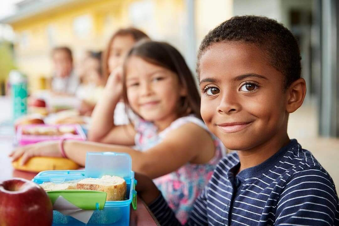 Kids eating lunch at school